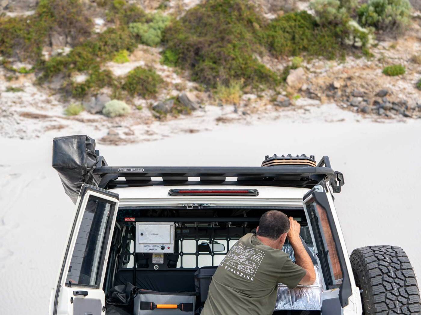 Light Cargo & Pet Barrier to suit Toyota LandCruiser LC76