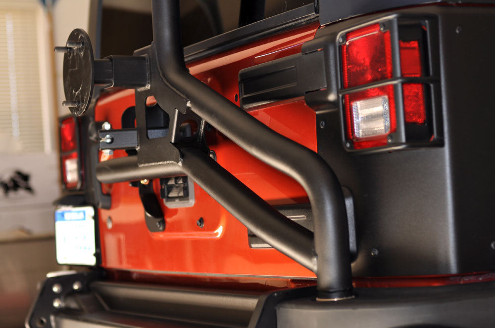 طقم حامل الإطار الاحتياطي لسيارات JK من AEV