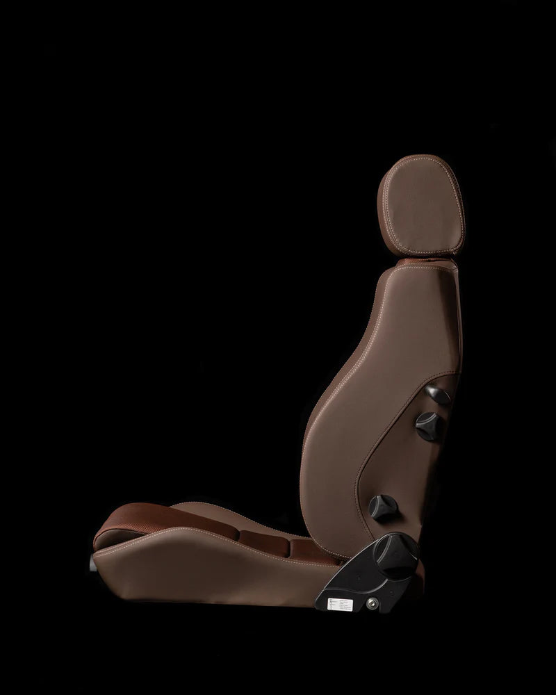 مقاعد سيارات مجسمة بتطريز دقيق من Scheel Mann Vario F