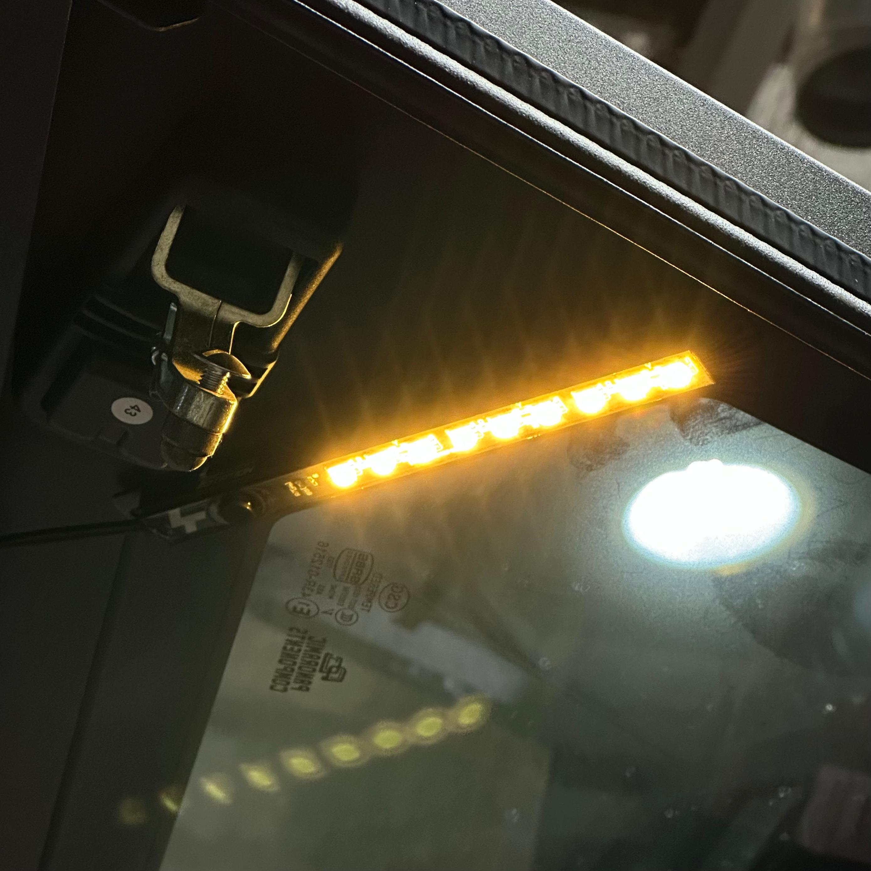 إضاءة LED ثلاثية الألوان