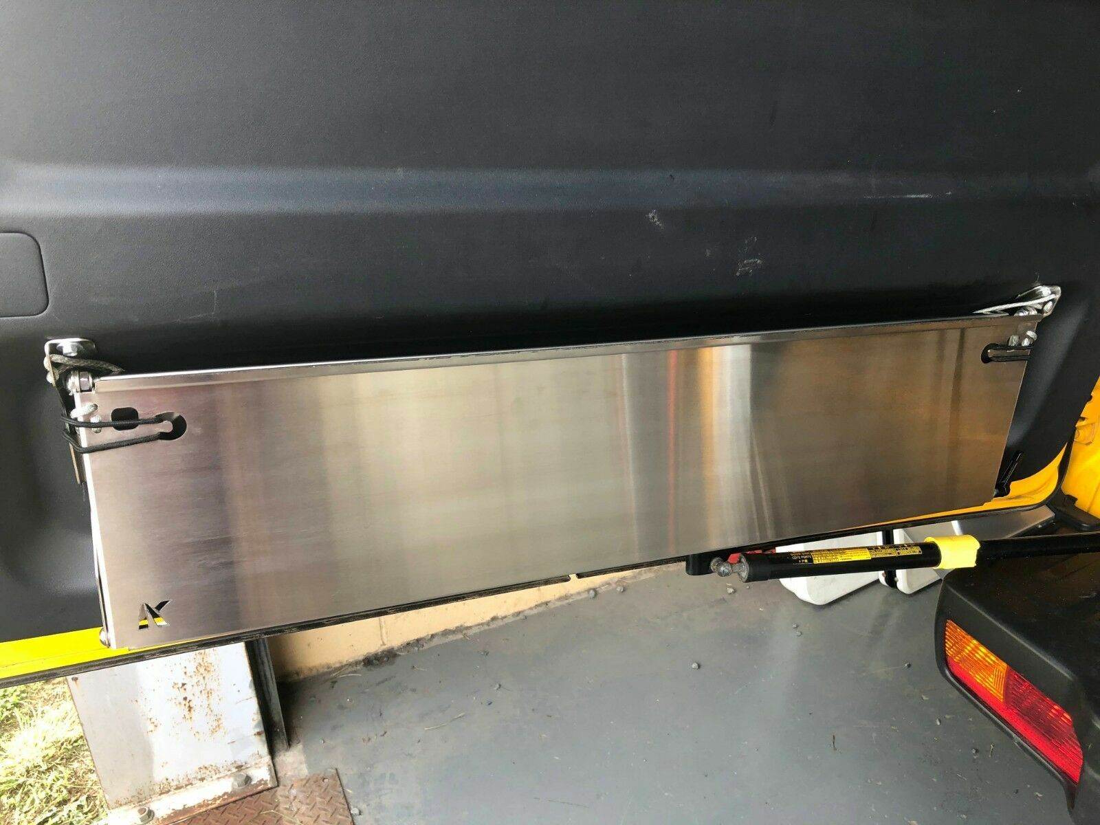 Rear Door Drop Down Table to suit Toyota FJ Cruiser