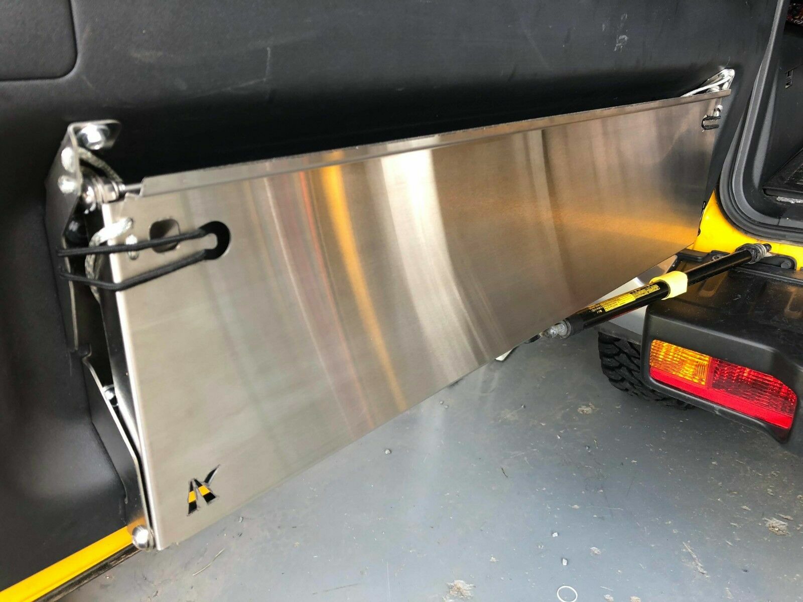 Rear Door Drop Down Table to suit Toyota FJ Cruiser