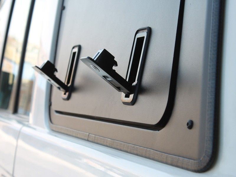 LAND CRUISER 76 GULLWING WINDOW / LEFT HAND SIDE ALUMINIUM